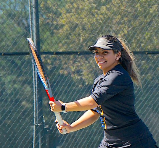 CHS-Tennis-EvaCarr-1296-CLOSEUP-F-CROP_